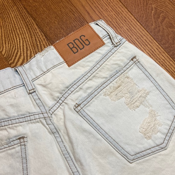 BDG Dropped Waist Destroy Shorts - Picture 4 of 4